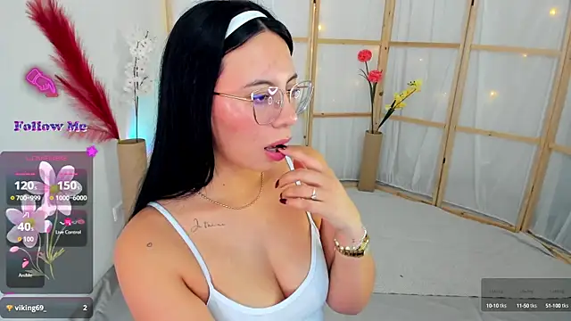 Snapshot of Silvanna-Moree chatting on September 29, 2025, 5:18 pm Silvanna-Moree online show from September 29, 2025, 5:18 pm