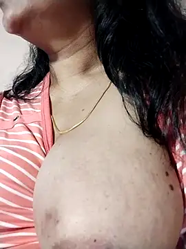 Snapshot of tharu_sweet chatting on December 19, 2025, 6:27 am tharu sweet online show from December 19, 2025, 6:27 am