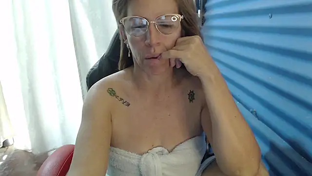 Chayla Ruiz online show from April 19, 2026, 3:46 pm