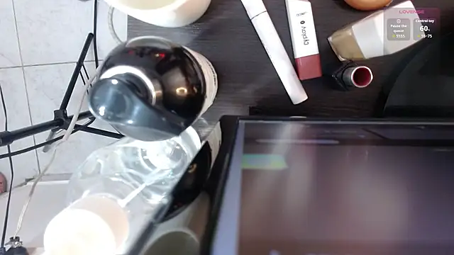 Wanda Milf online show from November 14, 2025, 9:18 pm