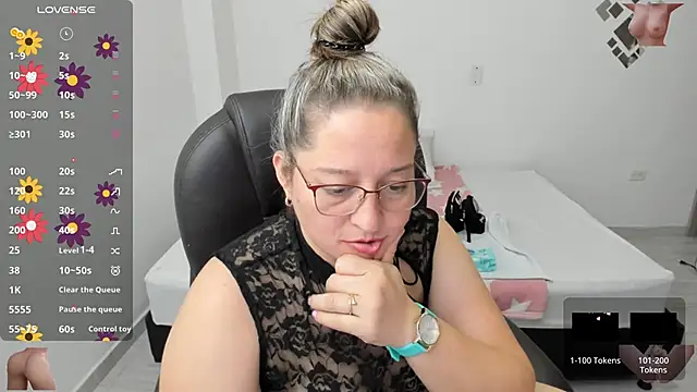 Snapshot of alejandra_milf_ chatting on March 12, 2025, 10:39 pm alejandra milf online show from March 12, 2025, 10:39 pm