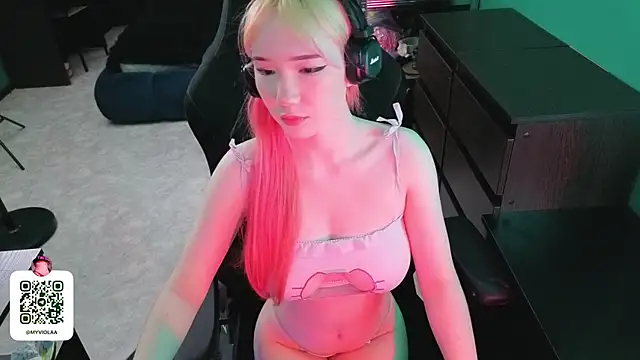 Maya Viola online show from April 28, 2026, 5:34 am