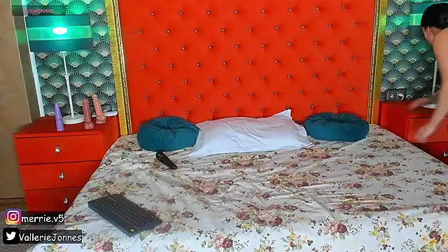 VallerieJones online show from February 25, 2026, 12:00 am