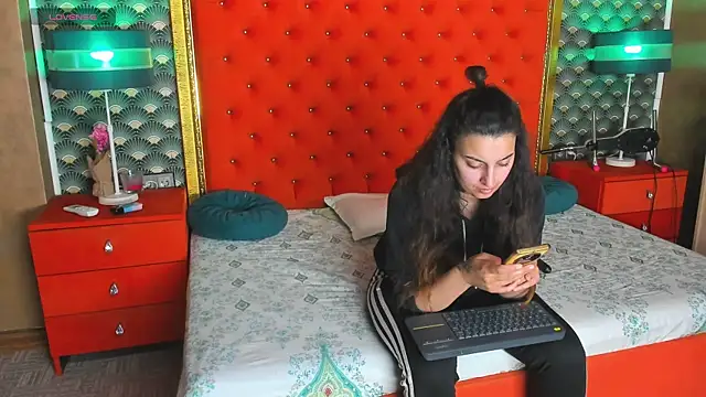 Snapshot of VallerieJones chatting on May 19, 2026, 7:59 am VallerieJones online show from May 19, 2026, 7:59 am
