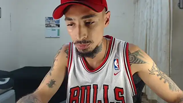 Snapshot of emiliano_hottt chatting on April 20, 2026, 9:27 pm emiliano hottt online show from April 20, 2026, 9:27 pm
