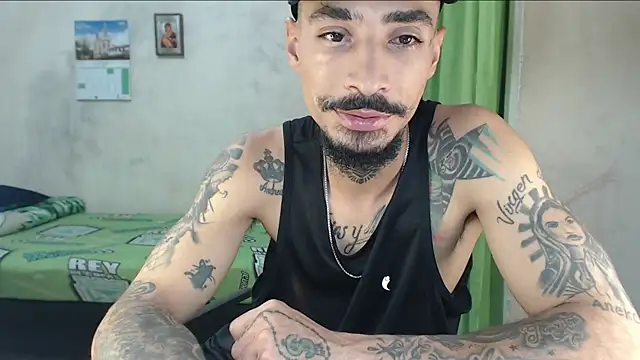 Snapshot of emiliano_hottt chatting on June 2, 2026, 1:11 pm emiliano hottt online show from June 2, 2026, 1:11 pm