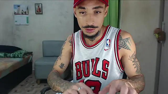 Snapshot of emiliano_hottt chatting on July 24, 2026, 3:19 pm emiliano hottt online show from July 24, 2026, 3:19 pm
