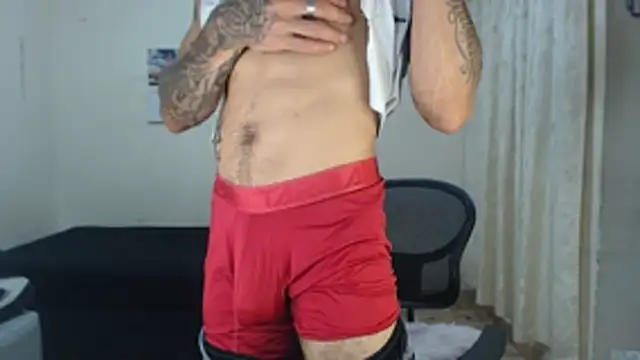 Snapshot of emiliano_hottt chatting on April 23, 2026, 12:29 pm emiliano hottt online show from April 23, 2026, 12:29 pm