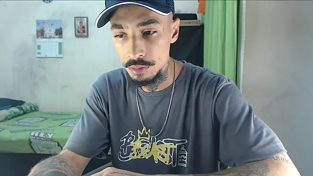 Snapshot of emiliano_hottt chatting on June 10, 2026, 12:28 pm emiliano hottt online show from June 10, 2026, 12:28 pm