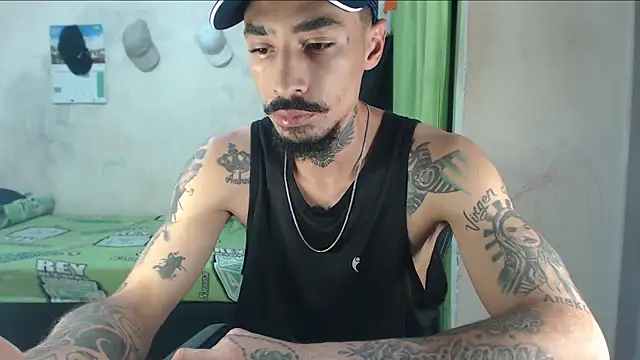 Snapshot of emiliano_hottt chatting on May 30, 2026, 1:39 pm emiliano hottt online show from May 30, 2026, 1:39 pm