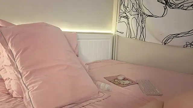 LisaSweetie online show from February 13, 2026, 5:02 pm