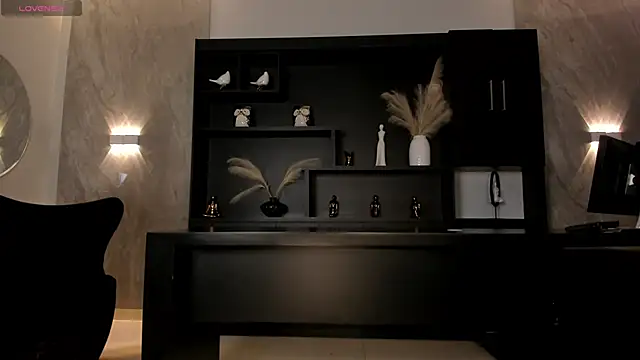 Snapshot of MaryLewis_ chatting on April 14, 2026, 12:32 pm MaryLewis online show from April 14, 2026, 12:32 pm