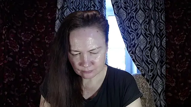 Snapshot of EmilyDoth chatting on November 30, 2025, 6:58 am EmilyDoth online show from November 30, 2025, 6:58 am