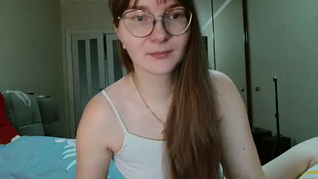 KiraGoldens online show from March 16, 2026, 12:09 pm