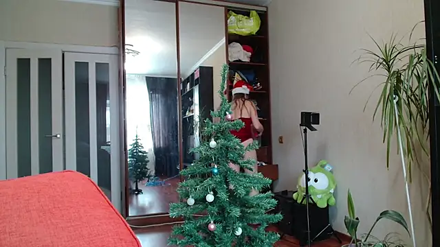 KiraGoldens online show from December 21, 2025, 9:00 am