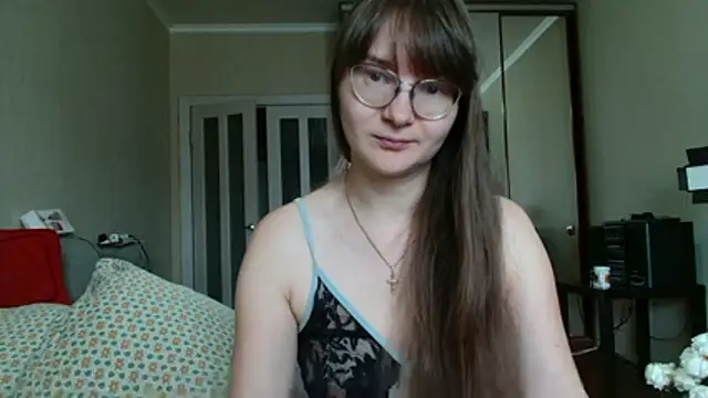 KiraGoldens online show from May 31, 2026, 6:52 am