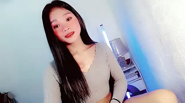 amomentoflust69 online show from February 4, 2025, 3:44 am