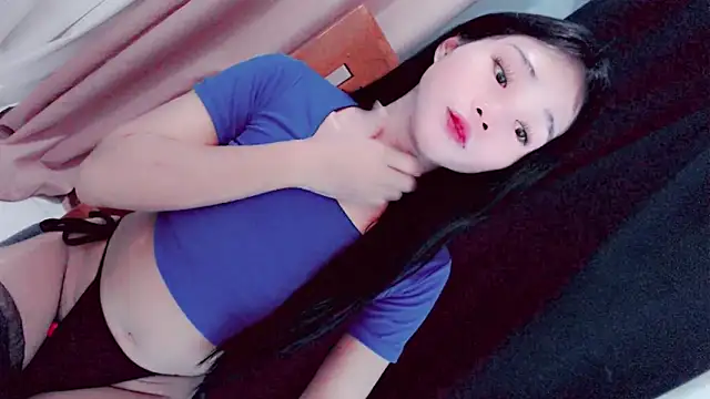 amomentoflust69 online show from March 9, 2026, 11:58 am