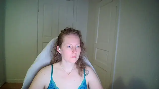 Snapshot of Girlnina-1995 chatting on April 22, 2026, 6:31 am Girlnina-1995 online show from April 22, 2026, 6:31 am