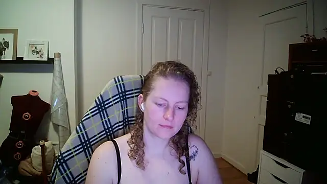 Girlnina-1995 online show from January 13, 2026, 8:40 am