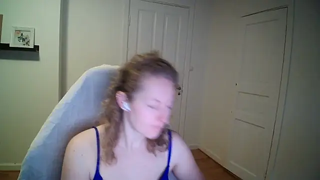 Girlnina-1995 online show from December 3, 2025, 10:36 am