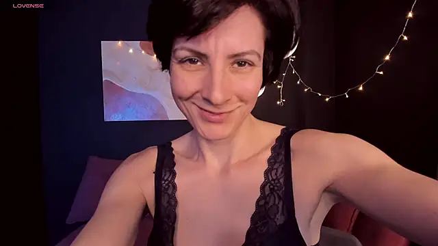 Snapshot of LorenDaze chatting on February 11, 2025, 5:29 pm LorenDaze online show from February 11, 2025, 5:29 pm