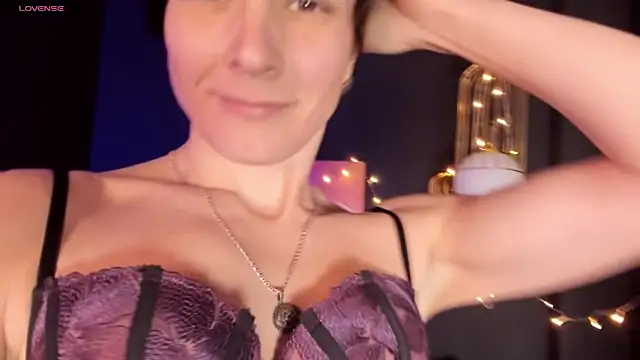 Snapshot of LorenDaze chatting on February 4, 2025, 5:12 pm LorenDaze online show from February 4, 2025, 5:12 pm