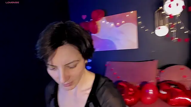 Snapshot of LorenDaze chatting on February 15, 2025, 2:00 pm LorenDaze online show from February 15, 2025, 2:00 pm