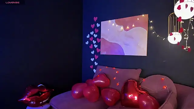 Snapshot of LorenDaze chatting on February 14, 2025, 5:14 pm LorenDaze online show from February 14, 2025, 5:14 pm