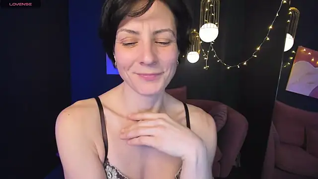 Snapshot of LorenDaze chatting on February 7, 2025, 5:29 pm LorenDaze online show from February 7, 2025, 5:29 pm