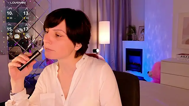 LorenDaze online show from May 13, 2026, 6:09 am