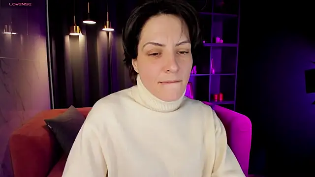 Snapshot of LorenDaze chatting on March 7, 2025, 5:06 pm LorenDaze online show from March 7, 2025, 5:06 pm