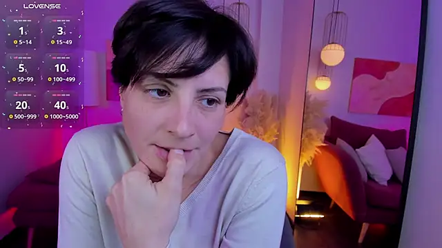 Snapshot of LorenDaze chatting on October 31, 2025, 2:35 pm LorenDaze online show from October 31, 2025, 2:35 pm