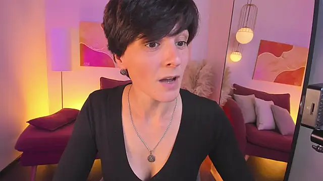 Snapshot of LorenDaze chatting on October 4, 2025, 2:07 pm LorenDaze online show from October 4, 2025, 2:07 pm