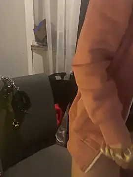 Snapshot of XXlolaXX chatting on February 7, 2025, 2:50 am XXlolaXX online show from February 7, 2025, 2:50 am