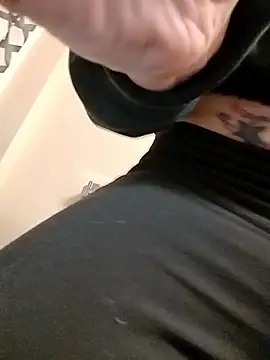 eatmeplease44 online show from January 10, 2026, 11:27 am