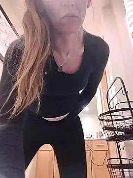 eatmeplease44 online show from February 2, 2026, 11:42 am