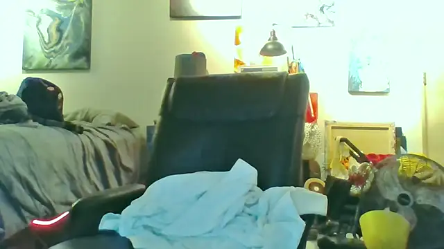 eatmeplease44 online show from November 17, 2025, 3:21 am