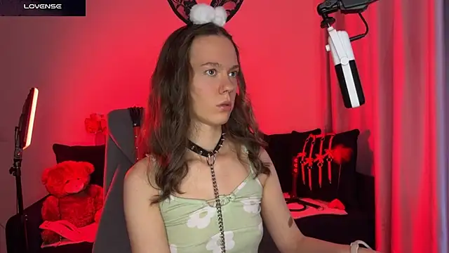 Snapshot of DivineBite chatting on September 21, 2025, 3:28 pm DivineBite online show from September 21, 2025, 3:28 pm