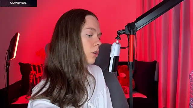 Snapshot of DivineBite chatting on September 18, 2025, 3:04 pm DivineBite online show from September 18, 2025, 3:04 pm