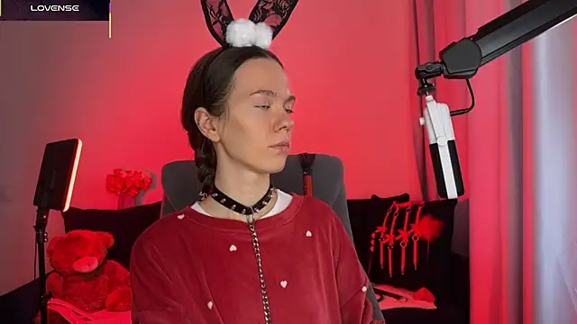 Snapshot of DivineBite chatting on September 24, 2025, 2:12 pm DivineBite online show from September 24, 2025, 2:12 pm