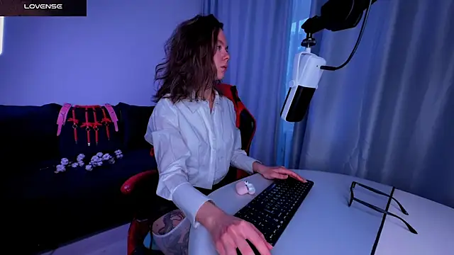 Snapshot of DivineBite chatting on February 27, 2025, 1:28 pm DivineBite online show from February 27, 2025, 1:28 pm