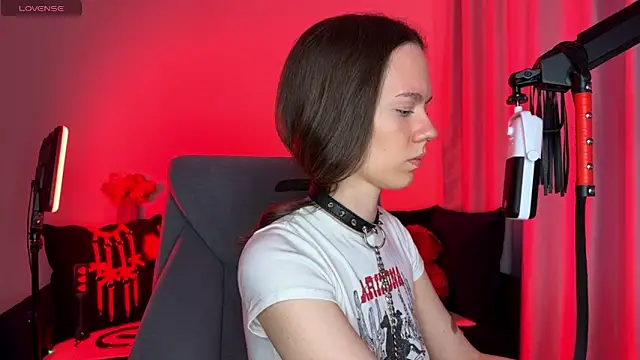 Snapshot of DivineBite chatting on September 11, 2025, 4:18 pm DivineBite online show from September 11, 2025, 4:18 pm