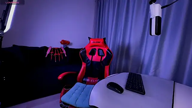 Snapshot of DivineBite chatting on March 22, 2025, 6:14 pm DivineBite online show from March 22, 2025, 6:14 pm