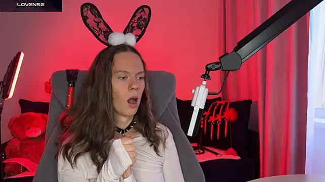 Snapshot of DivineBite chatting on September 20, 2025, 1:49 pm DivineBite online show from September 20, 2025, 1:49 pm