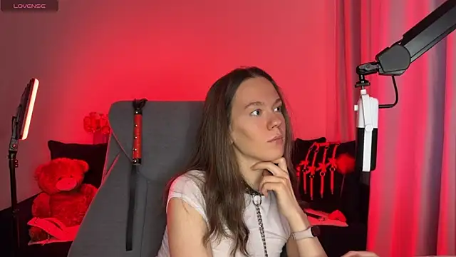 Snapshot of DivineBite chatting on September 23, 2025, 1:40 pm DivineBite online show from September 23, 2025, 1:40 pm