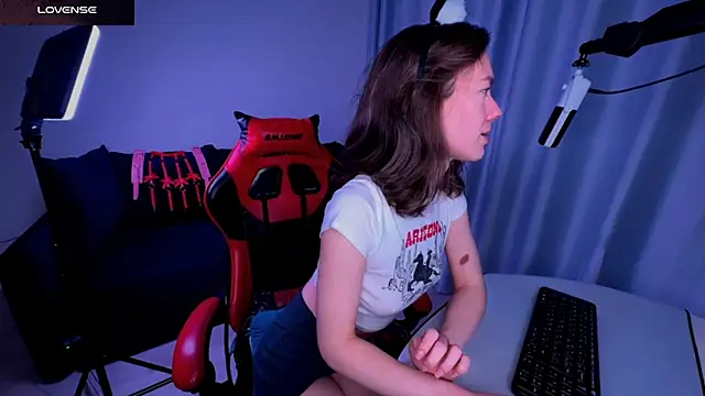 Snapshot of DivineBite chatting on February 12, 2025, 6:51 pm DivineBite online show from February 12, 2025, 6:51 pm