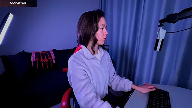 Snapshot of DivineBite chatting on February 12, 2025, 9:54 pm DivineBite online show from February 12, 2025, 9:54 pm