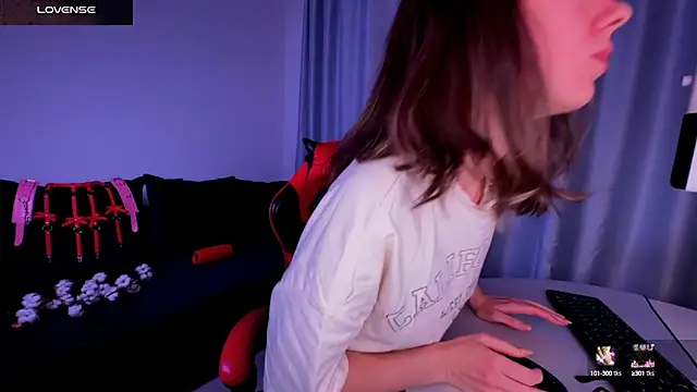 Snapshot of DivineBite chatting on February 28, 2025, 3:59 pm DivineBite online show from February 28, 2025, 3:59 pm