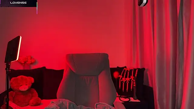 Snapshot of DivineBite chatting on October 20, 2025, 4:07 pm DivineBite online show from October 20, 2025, 4:07 pm